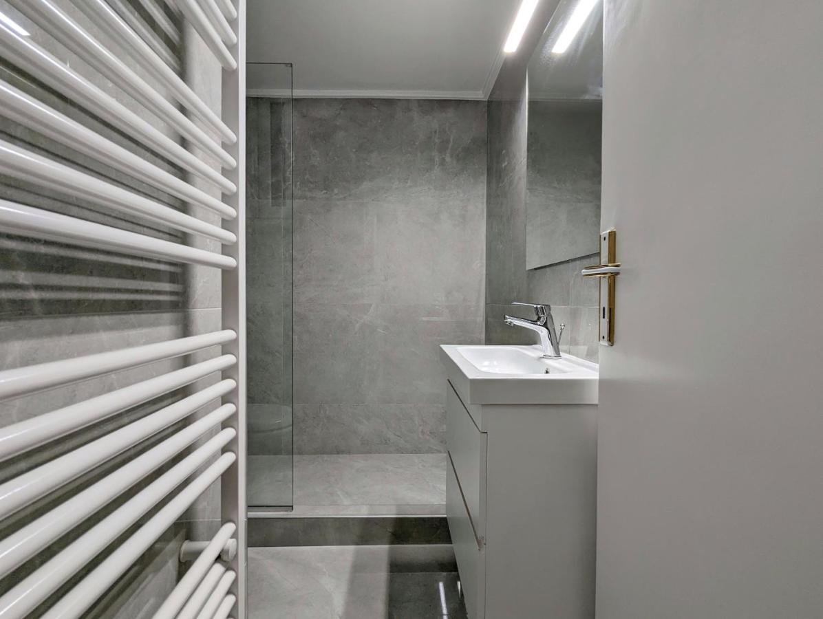Victroria Grand Palace Apartment Atene Esterno foto